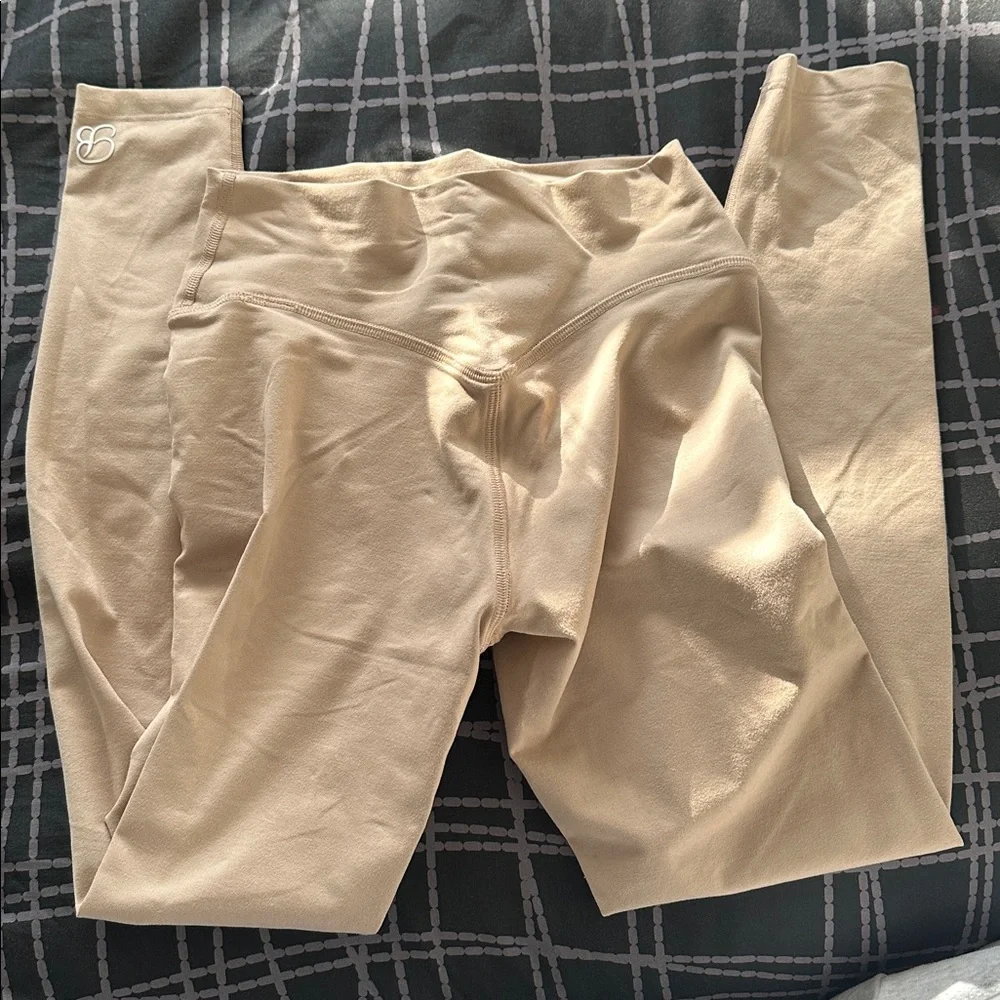 Bombshell Internal Scrunch Leggings - Picture 2 of 4